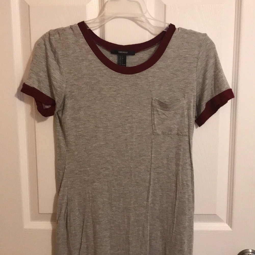 🎉Forever 21 grey t-shirt dress with maroon trim